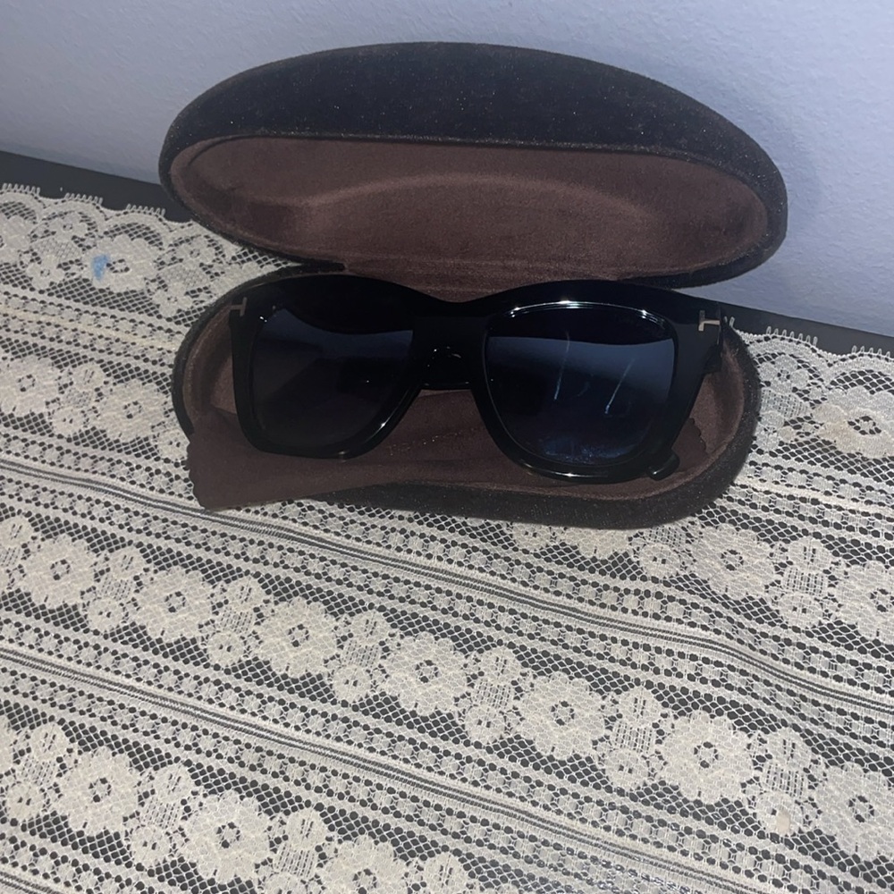 NWOT black and gold Tom Ford Julie sunglasses - Picture 6 of 8